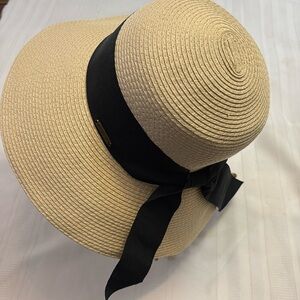 Women’s Fashion, Sun, Derby, Church, Go Anywhere Hat- Excellent Used Condition!
